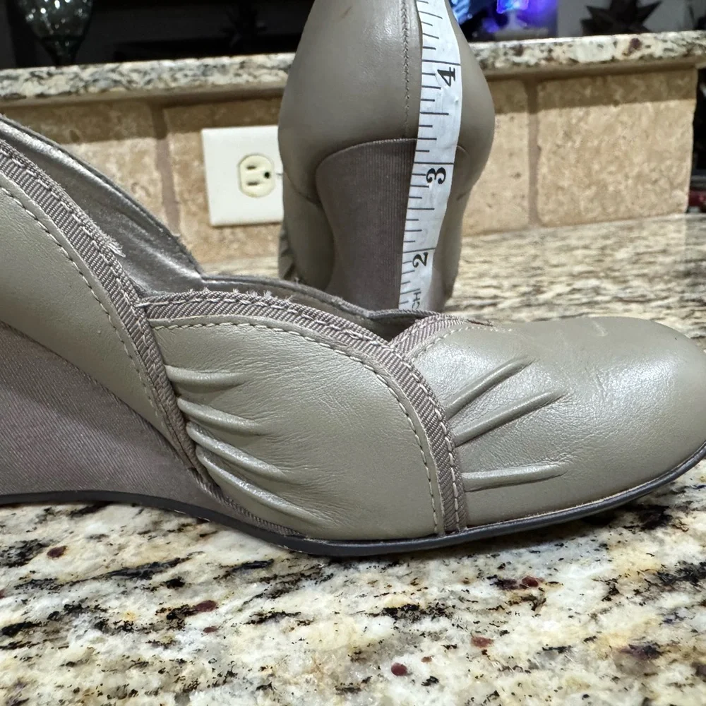 Seychelles Gray 3” Leather Wedge 6.5 Heels